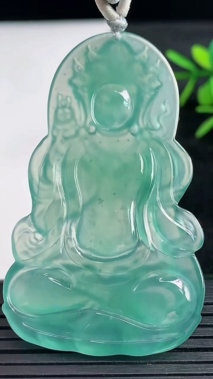 天然A货翡翠蓝水度母观音吊坠尺寸59.2-35.6-4.2重量:19.55g
3月27日