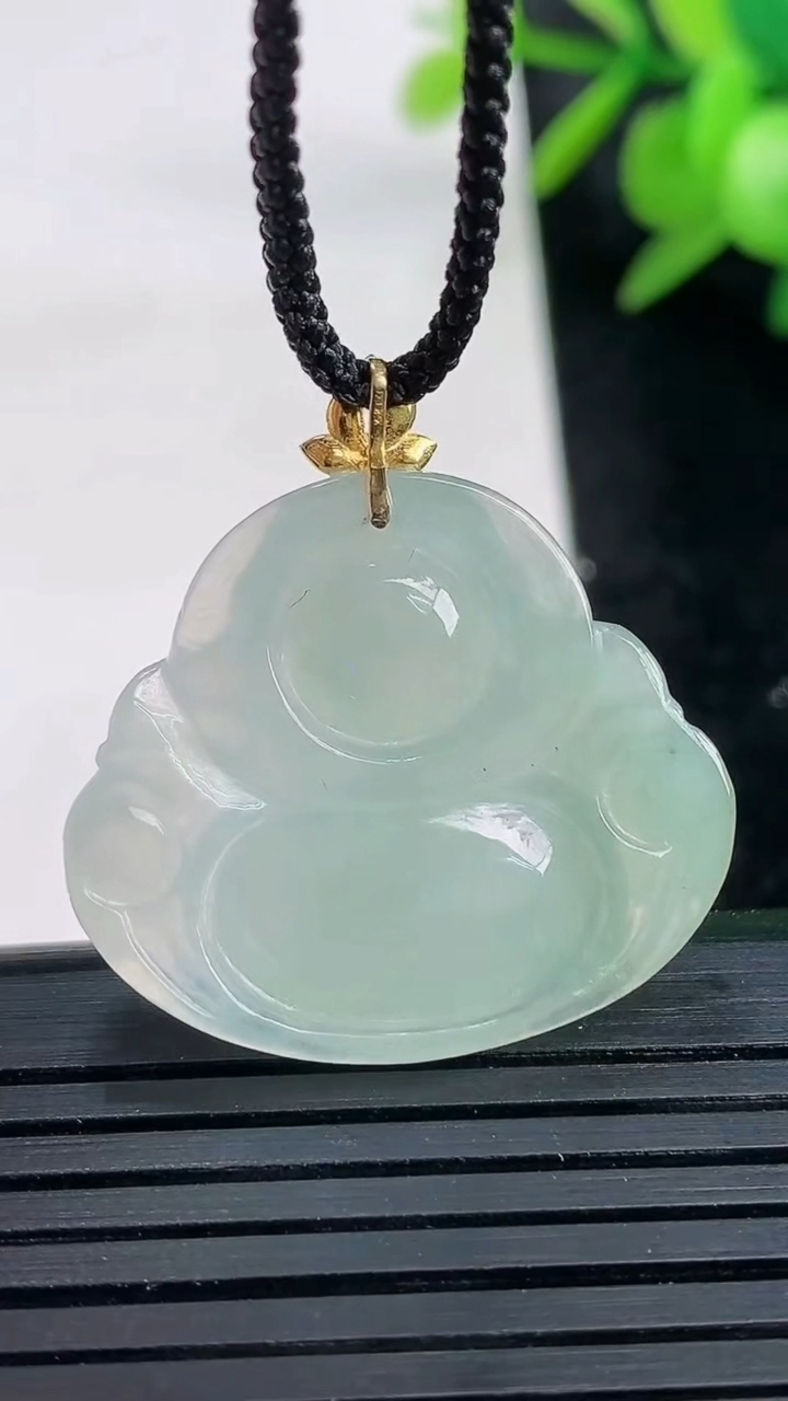 天然A货翡翠佛公吊坠尺寸24.2-28.3-6重量:6.04g
3月27日