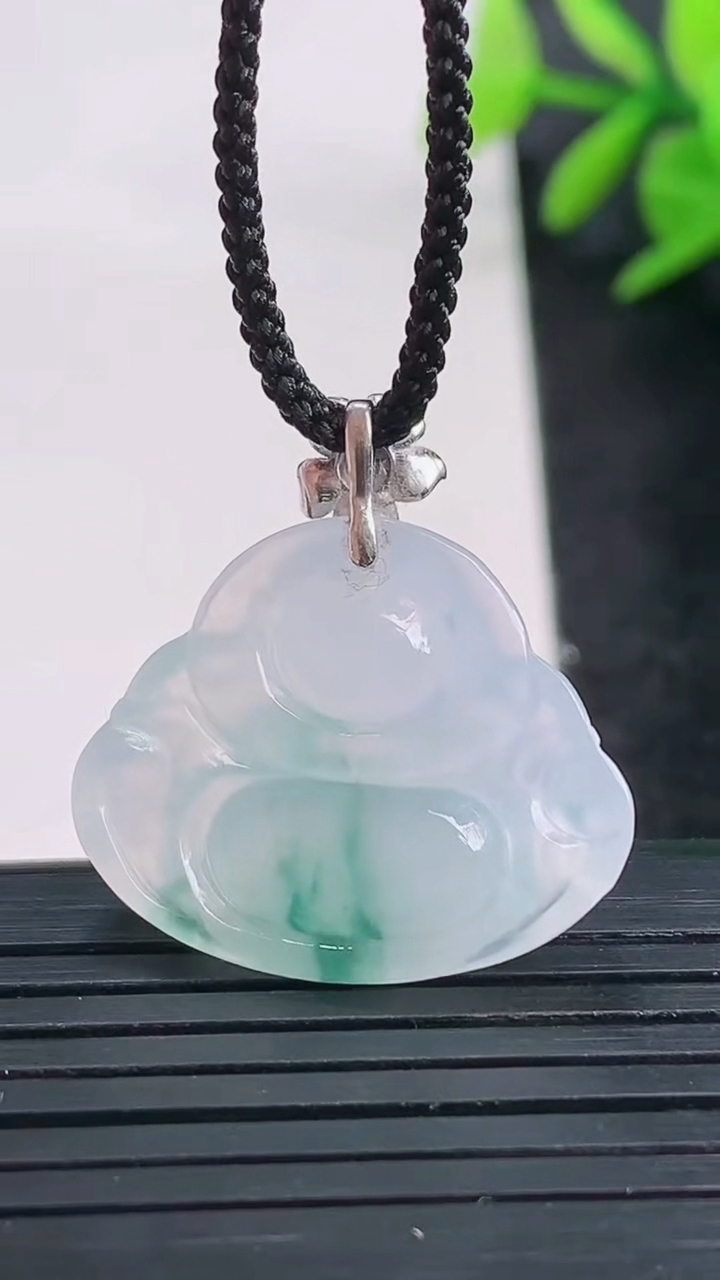 天然A货翡翠种飘花佛公吊坠尺寸19.2-23.9-6重量:4.16g
3月27日