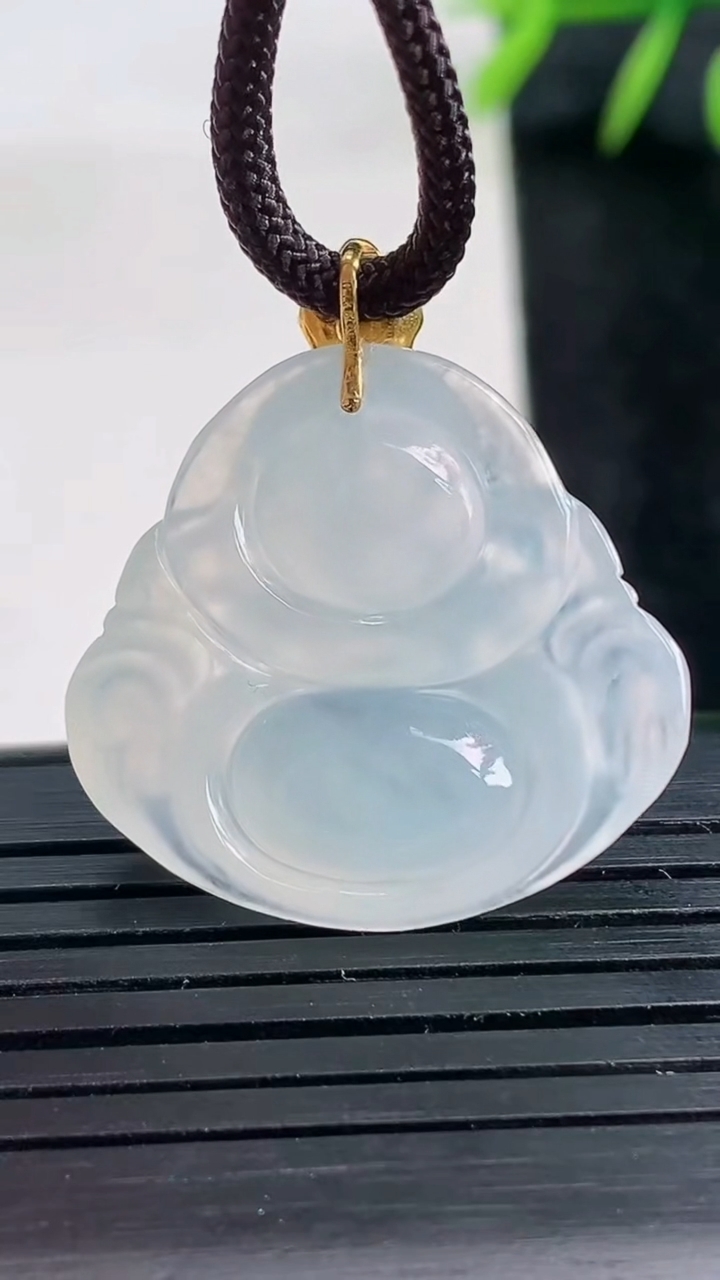 天然A货翡翠种白冰佛公吊坠尺寸24.1-25.8-6.1重量:5.91g
3月27日