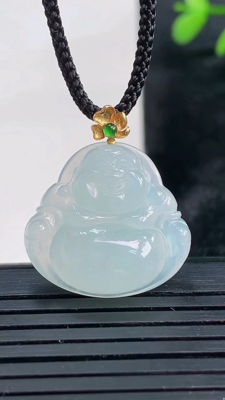 天然A货翡翠种白冰佛公吊坠尺寸20.3-21.6-5.2重量:3.65g
3月27日