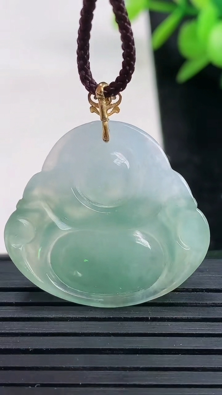 天然A货翡翠佛公吊坠尺寸26.7-29-6重量:6.42g
3月27日