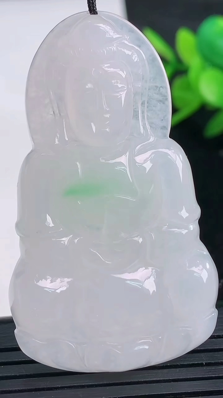 天然A货翡翠观音菩萨吊坠尺寸53.4-31.4-5.2重量:15.00g
3月27日