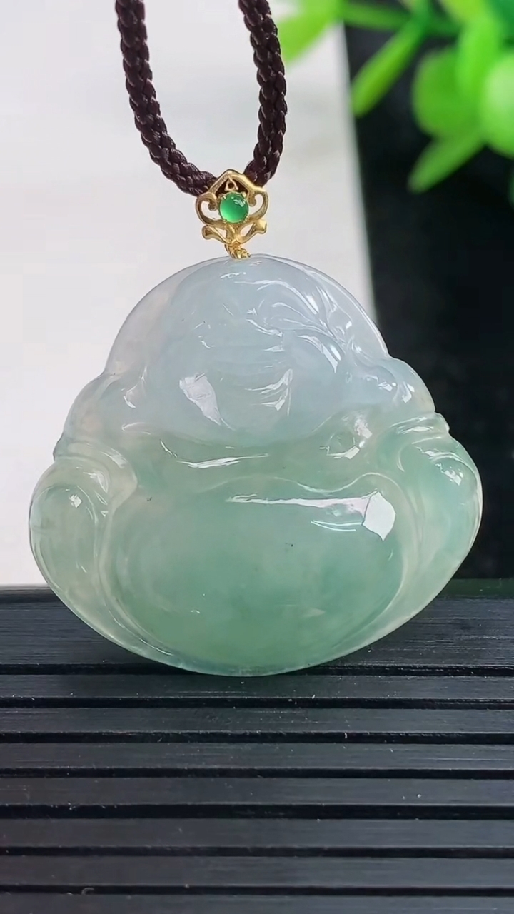 天然A货翡翠佛公吊坠尺寸26.7-29-6重量:6.42g
3月27日