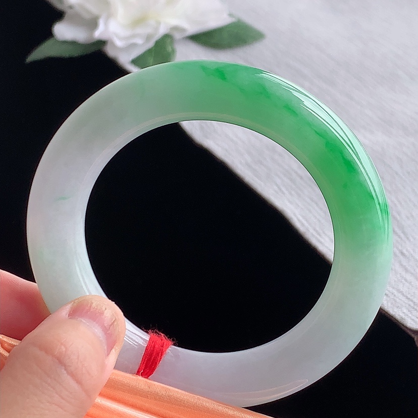 天然A货翡翠春带彩紫罗兰飘绿胖圆条手镯55-56圈口 
尺寸55-11.7mm 0326