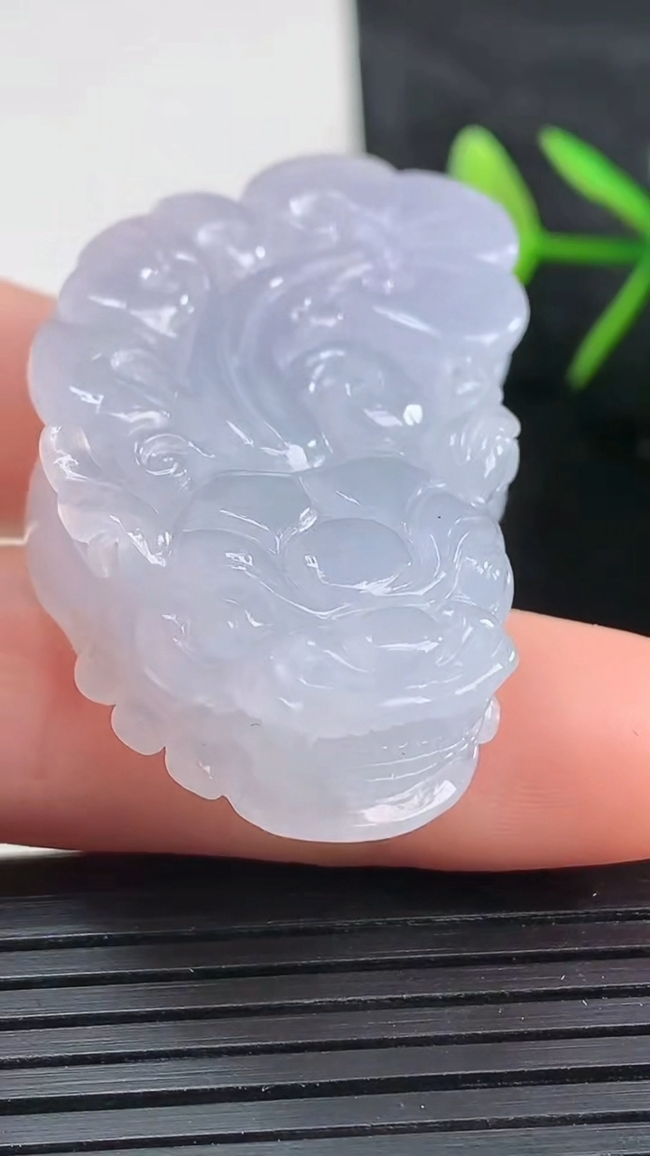 天然A货翡翠紫罗兰貔貅吊坠尺寸47.7-26-11.7重量:32.61g
3月27日