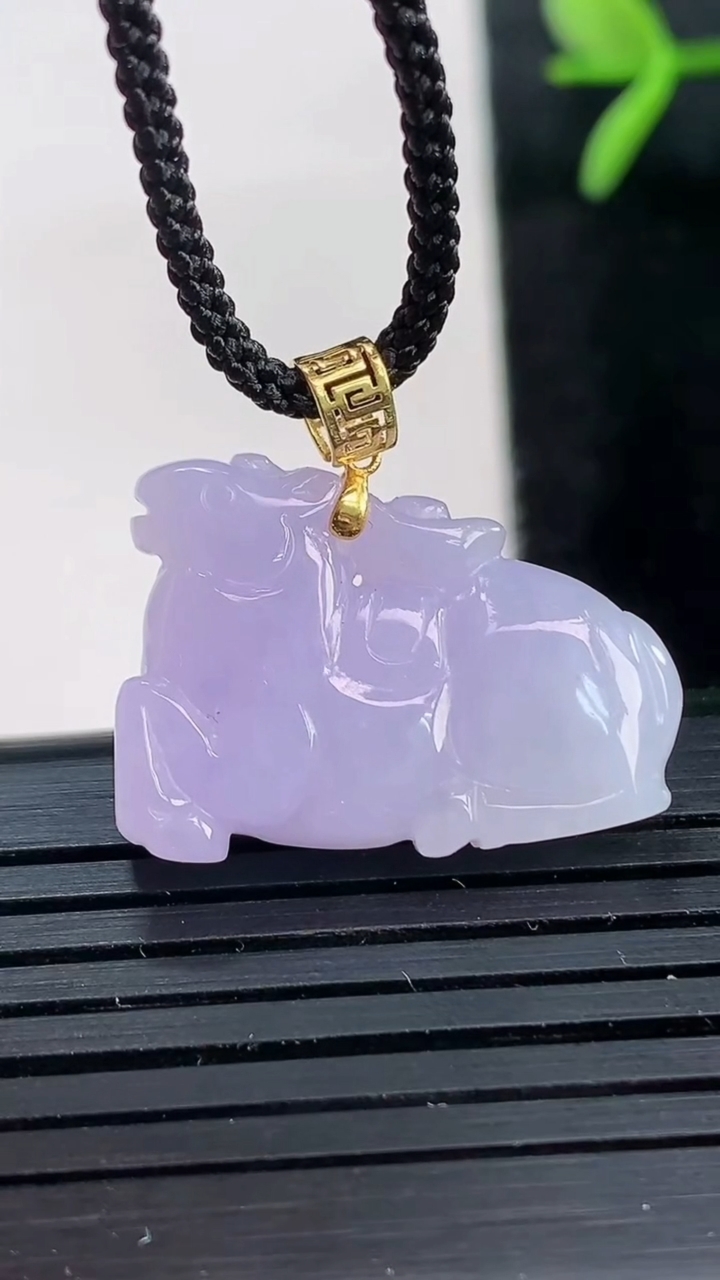 天然A货翡翠18K金紫罗兰生肖马吊坠尺寸23.4-6.2-16.9重量:5.01g
3月27日