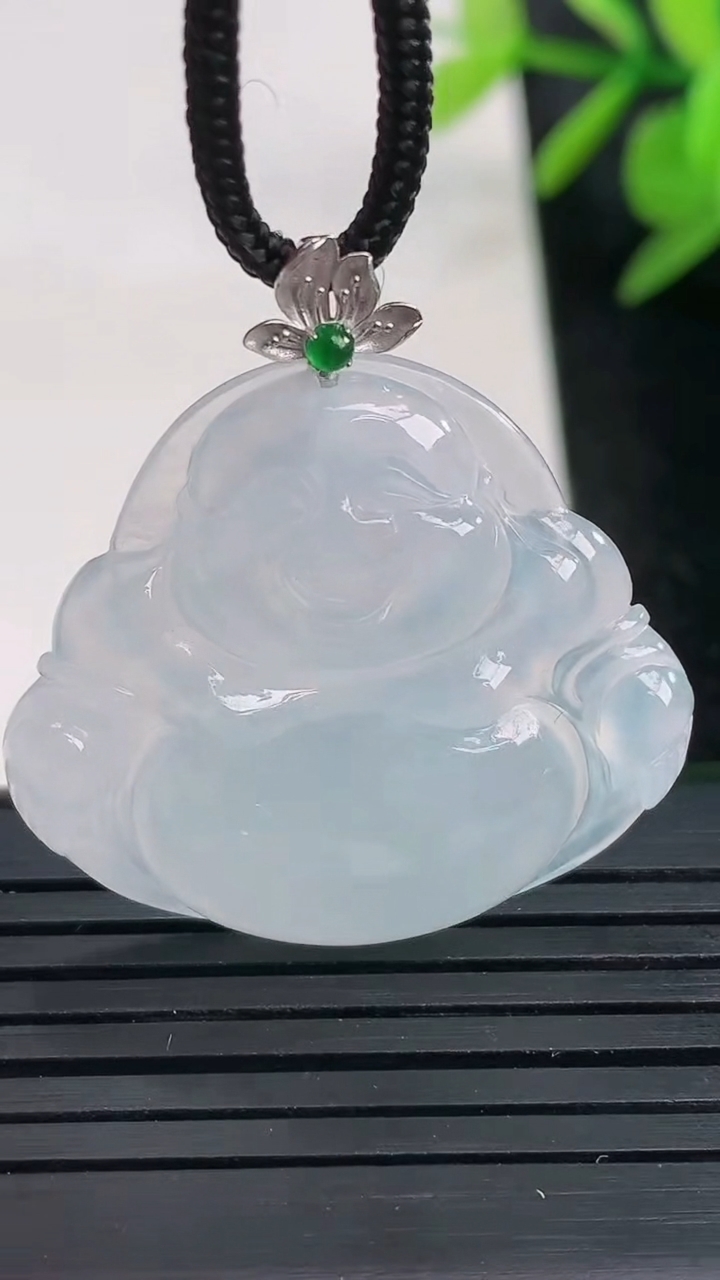 天然A货翡翠种白冰佛公吊坠尺寸28.3-31-5.3重量:6.73g
3月27日