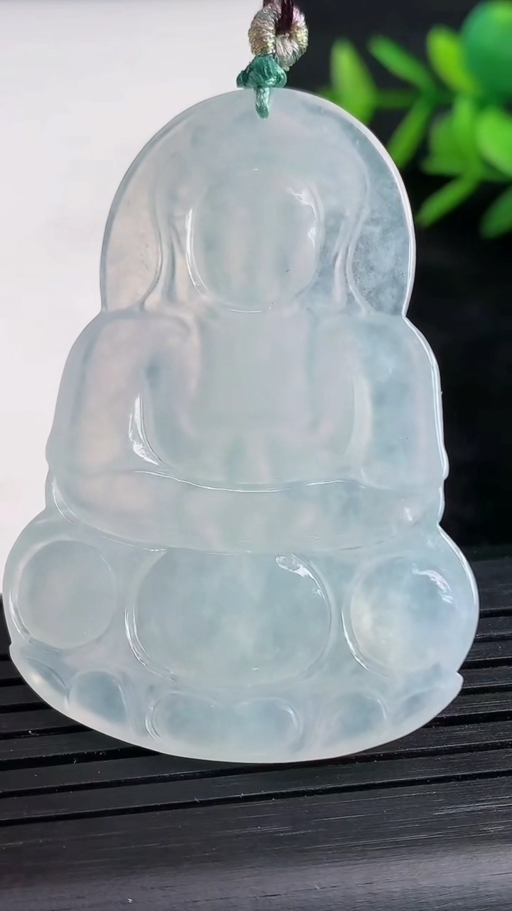 天然A货翡翠观音菩萨吊坠尺寸51-35.8-5.2重量:16.84g
3月27日