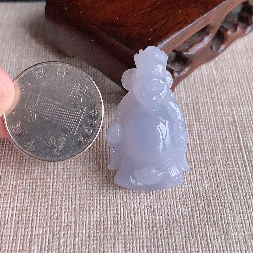 天然A货翡翠紫罗兰财神爷吊坠 
尺寸35.8-20.6-9.8mm 重量11.13g 0326