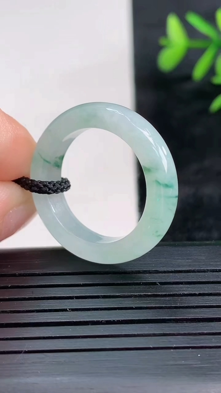 天然A货翡翠飘花指环戒指尺寸18.5-5.6-3.8重量:4.31g2026年3月27日
工厂直销收