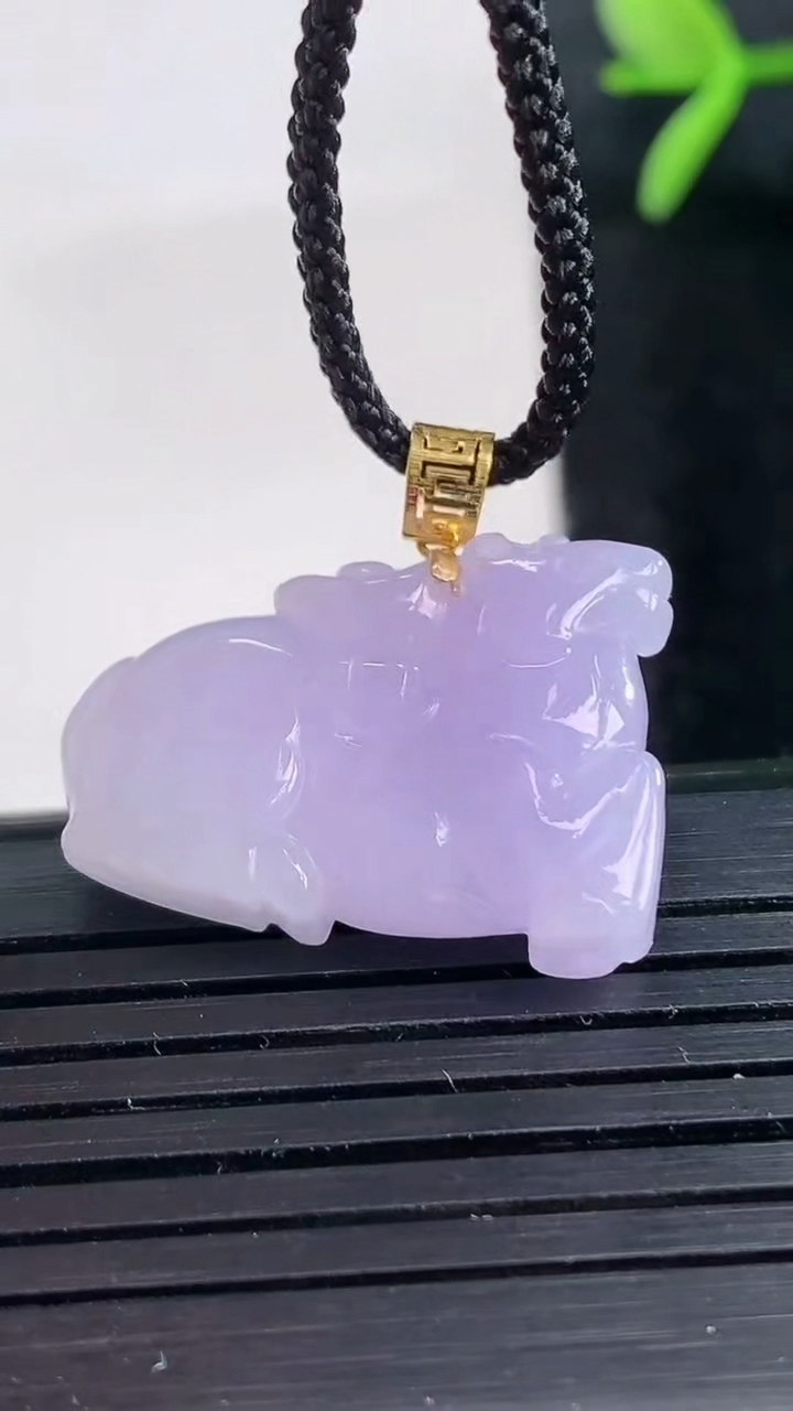 天然A货翡翠18K金紫罗兰生肖马吊坠尺寸23.4-6.2-16.9重量:5.01g
3月27日