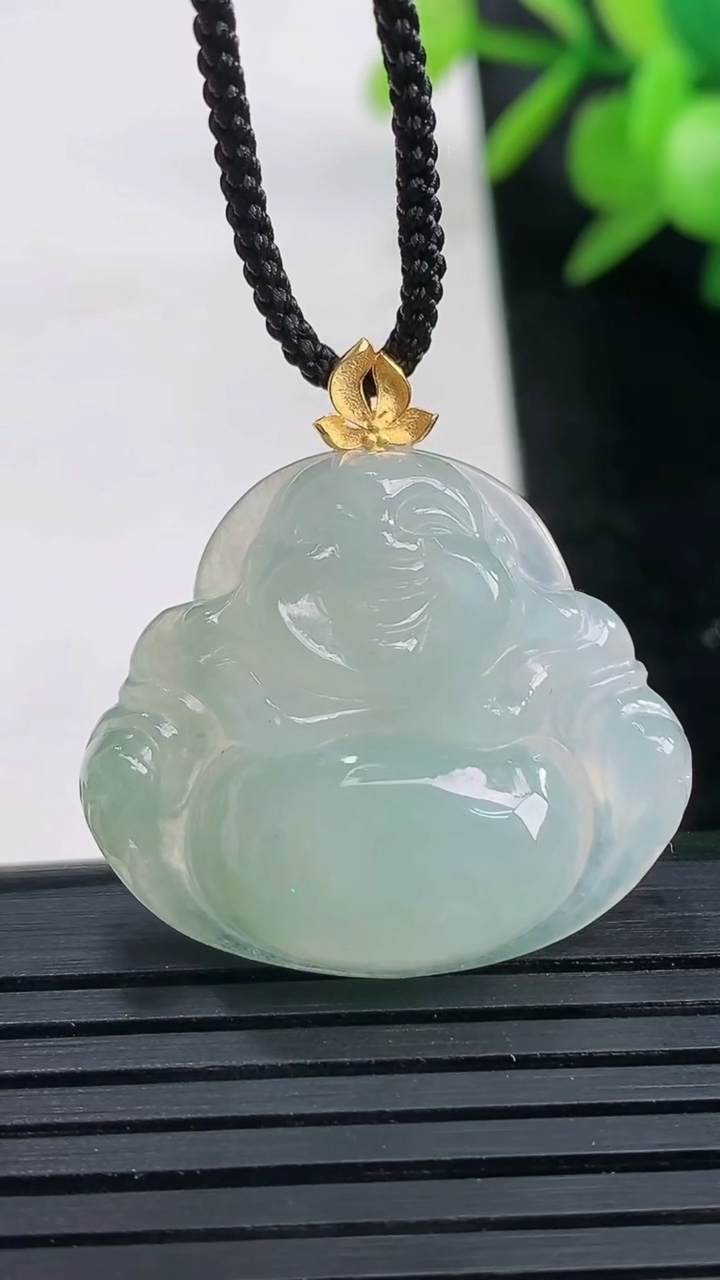 天然A货翡翠佛公吊坠尺寸24.2-28.3-6重量:6.04g
3月27日