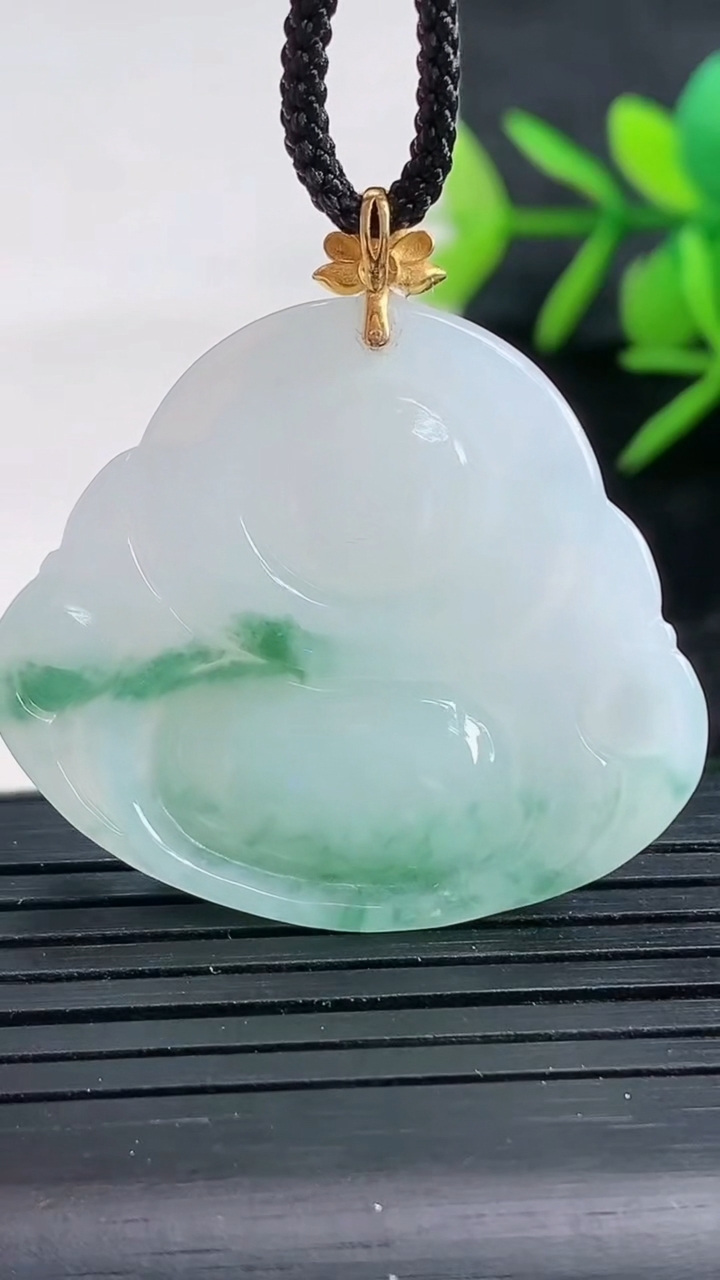 天然A货翡翠18K金飘花佛公吊坠尺寸30.5-34.9-6.5重量:10.63g
3月27日