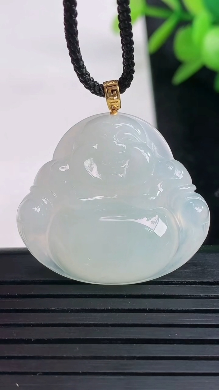 天然A货翡翠18K金飘花佛公吊坠尺寸26.8-30.1-5.9重量:7.10g
3月27日