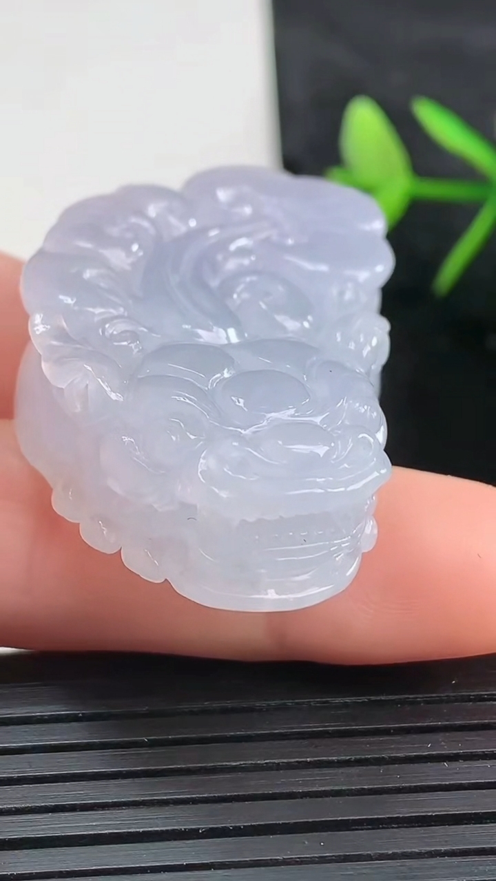 天然A货翡翠紫罗兰貔貅吊坠尺寸47.7-26-11.7重量:32.61g
3月27日