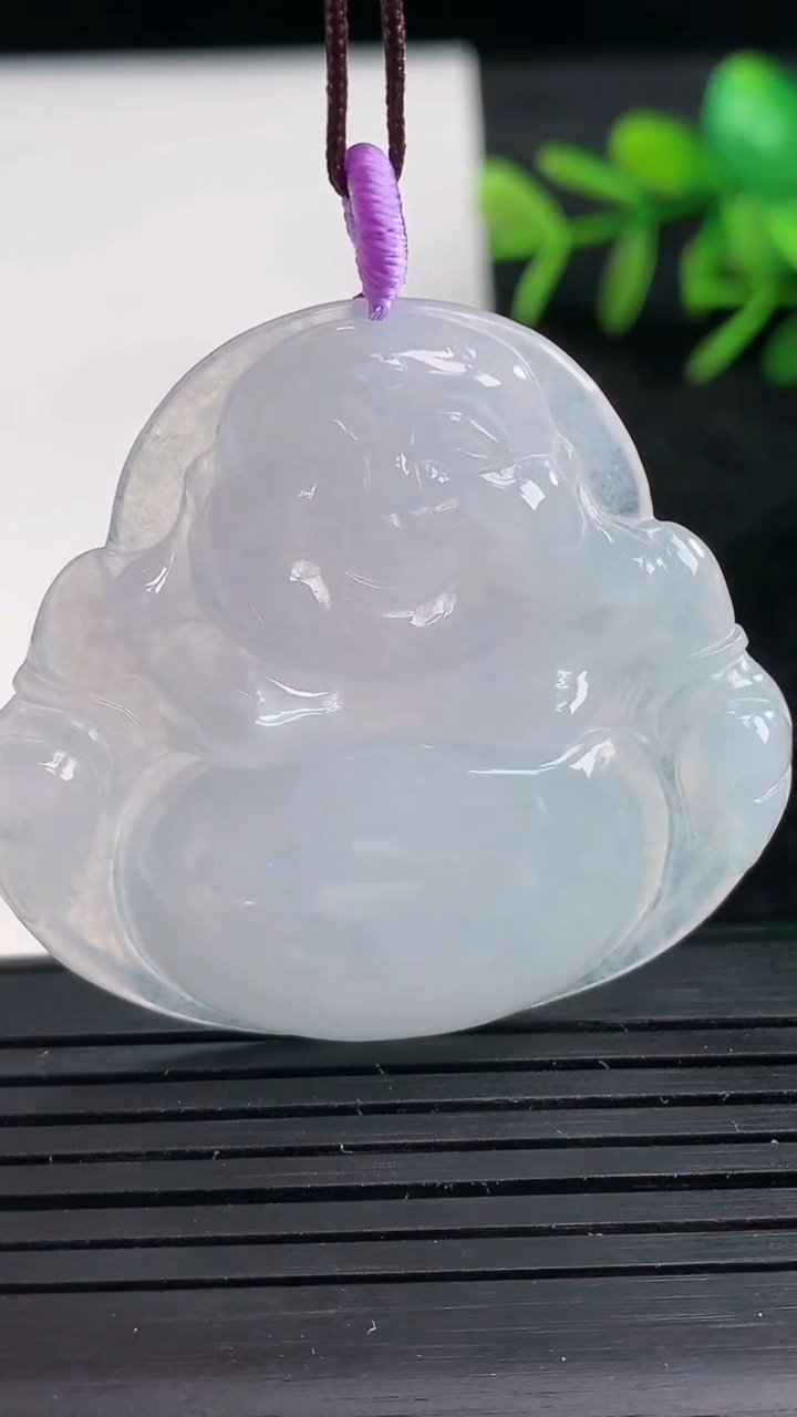 天然A货翡翠紫罗兰佛公吊坠尺寸40.2-43.1-5.6重量:14.92g
3月27日