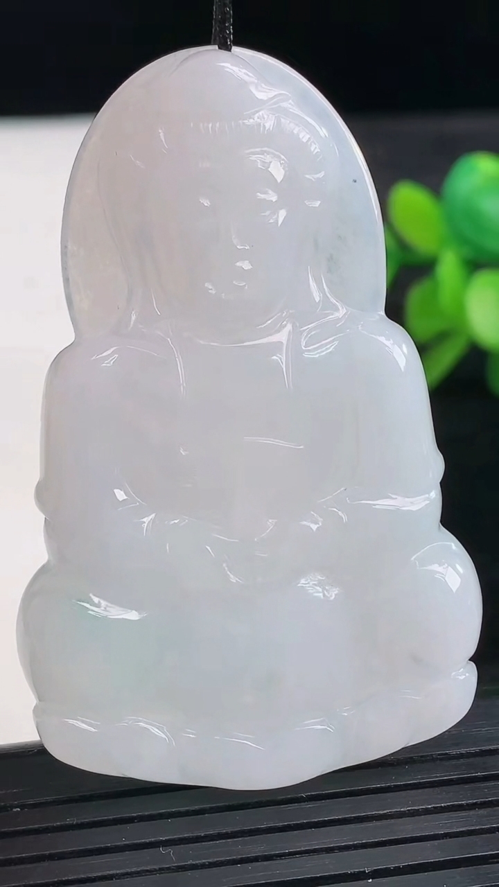 天然A货翡翠观音菩萨吊坠尺寸57.5-36.9-5.6重量:20.16g
3月27日