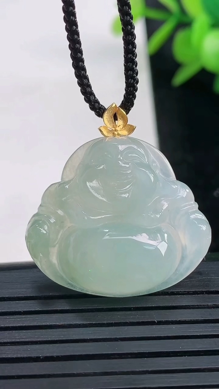 天然A货翡翠佛公吊坠尺寸24.2-28.3-6重量:6.04g
3月27日