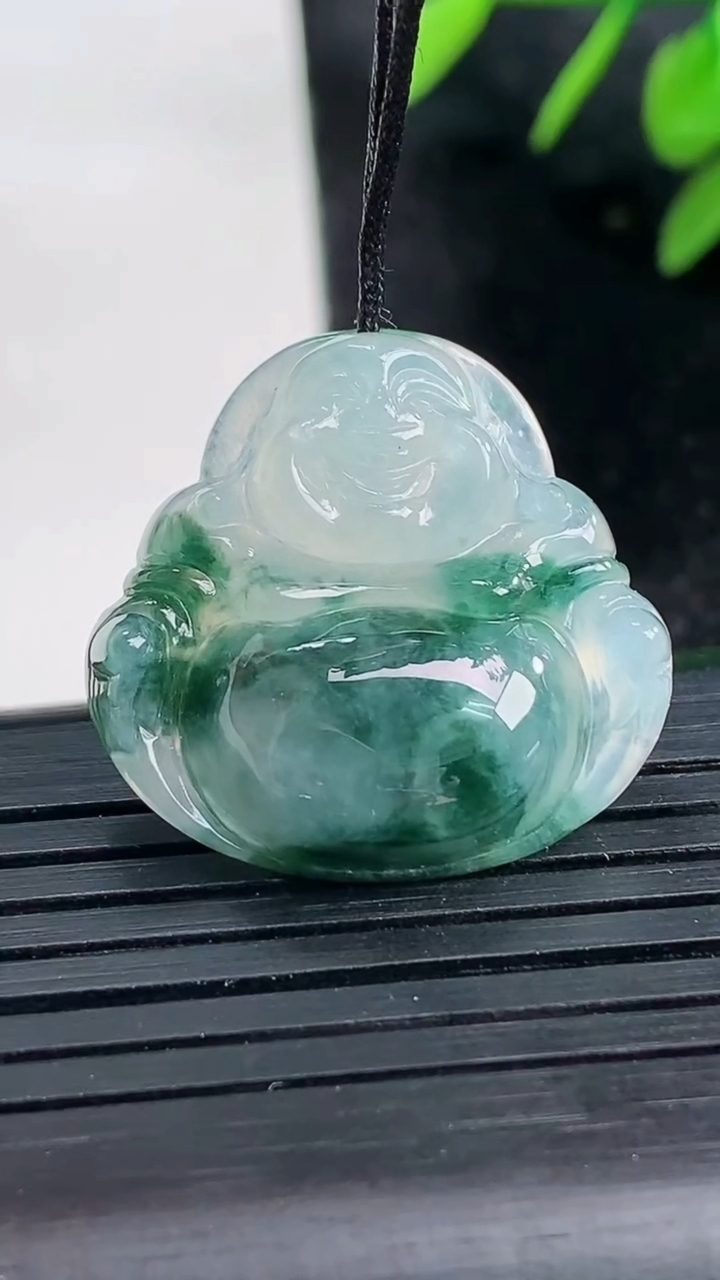 天然A货翡翠飘花佛公吊坠尺寸23.9-25-6.1重量:5.10g
3月27日