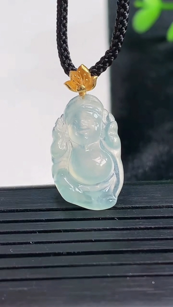 天然A货翡翠财神爷吊坠尺寸21-12-4.4重量:1.83g
3月27日