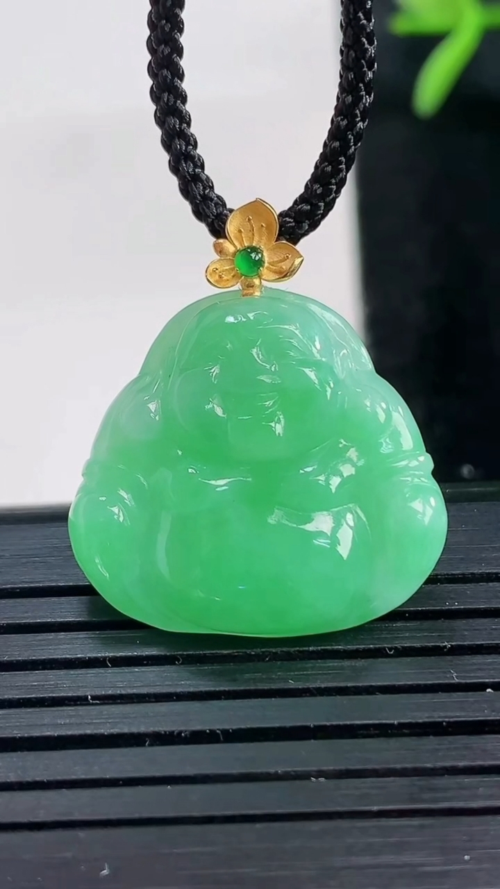 天然A货翡翠佛公吊坠尺寸20.3-21.9-5重量:4.00g
3月27日