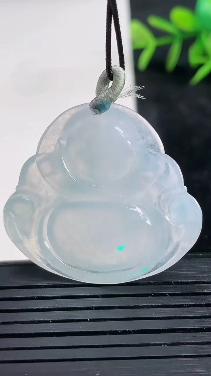 天然A货翡翠佛公吊坠尺寸32.9-36.2-6重量:10.81g
3月27日