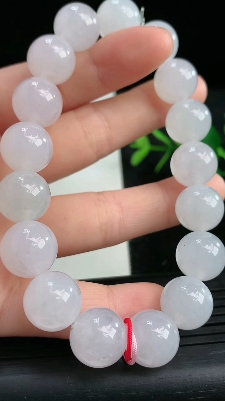 天然A货翡翠圆珠手串尺寸12.4-17颗重量:56.34g3月27日
工厂直销收藏佳品,种好水足，色