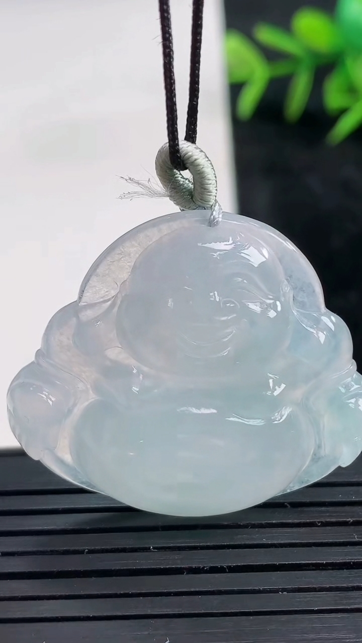 天然A货翡翠佛公吊坠尺寸32.9-36.2-6重量:10.81g
3月27日