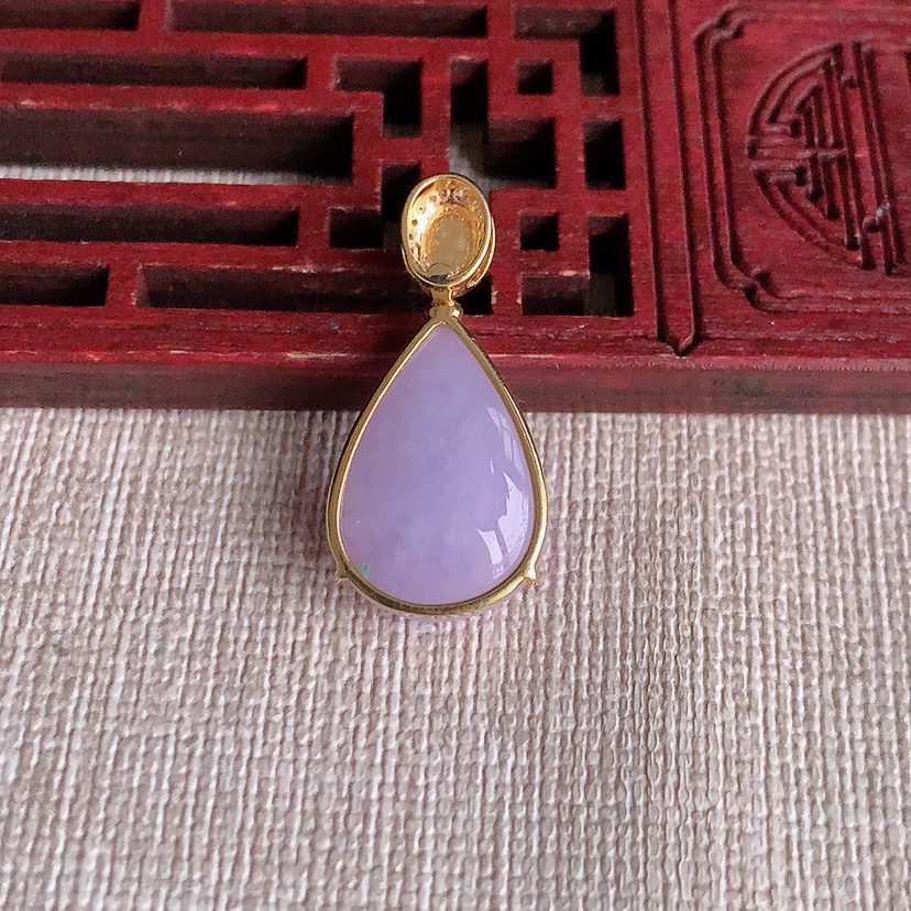 天然A货翡翠18K金伴钻镶嵌紫罗兰水滴吊坠 
尺寸26.5-18.3-13-6.2mm 重量3.30