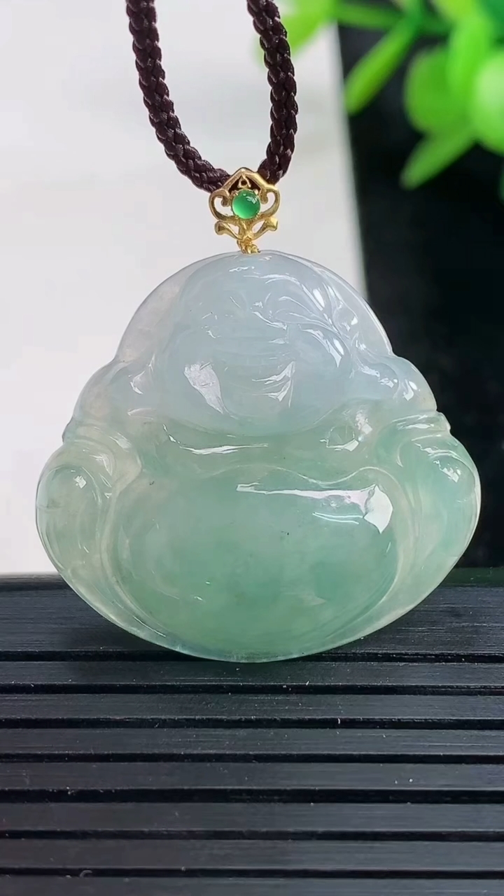 天然A货翡翠佛公吊坠尺寸26.7-29-6重量:6.42g
3月27日