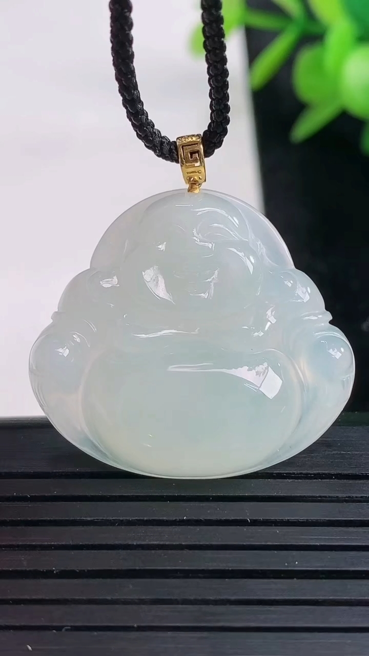 天然A货翡翠18K金飘花佛公吊坠尺寸26.8-30.1-5.9重量:7.10g
3月27日