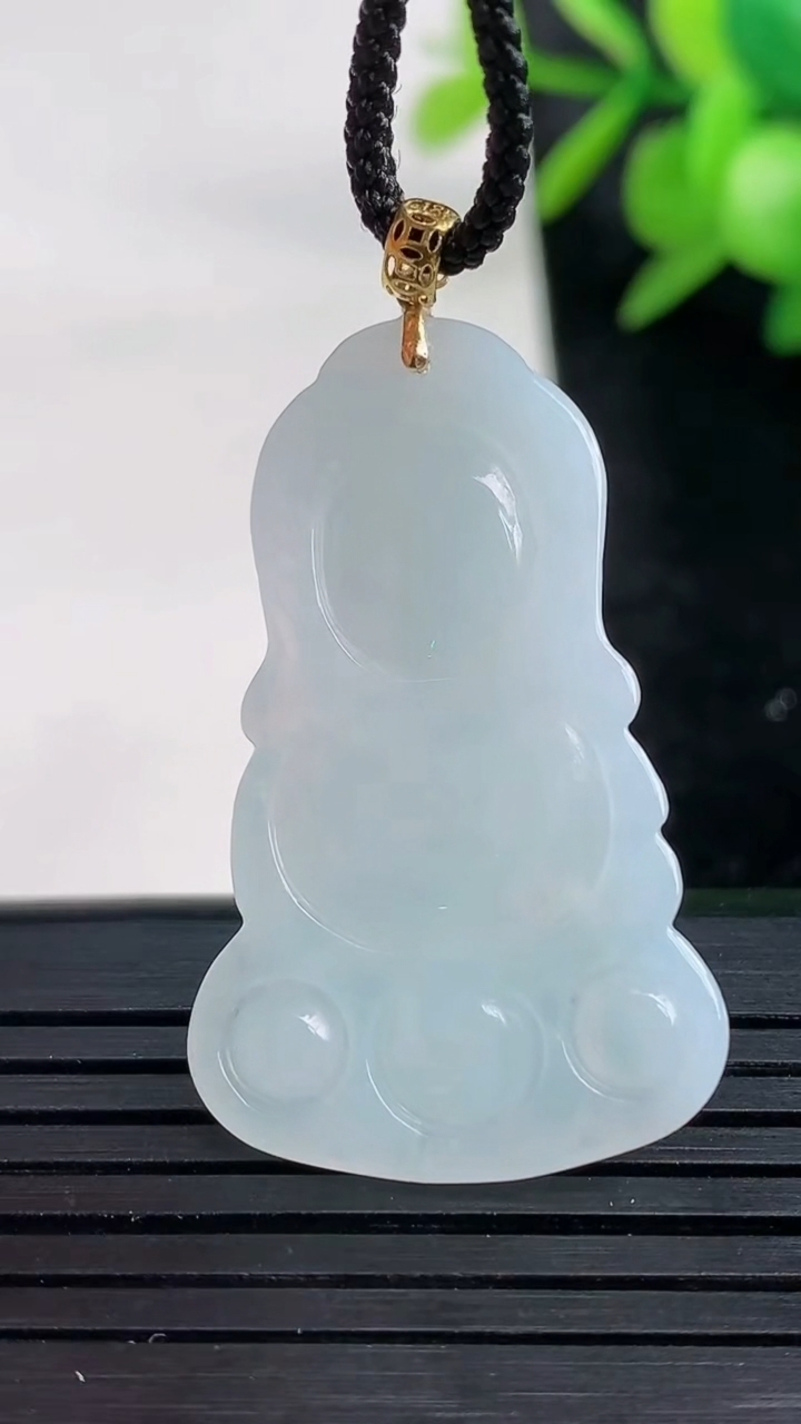 天然A货翡翠宝宝佛吊坠尺寸35.7-22.4-4.5重量:5.75g
3月27日