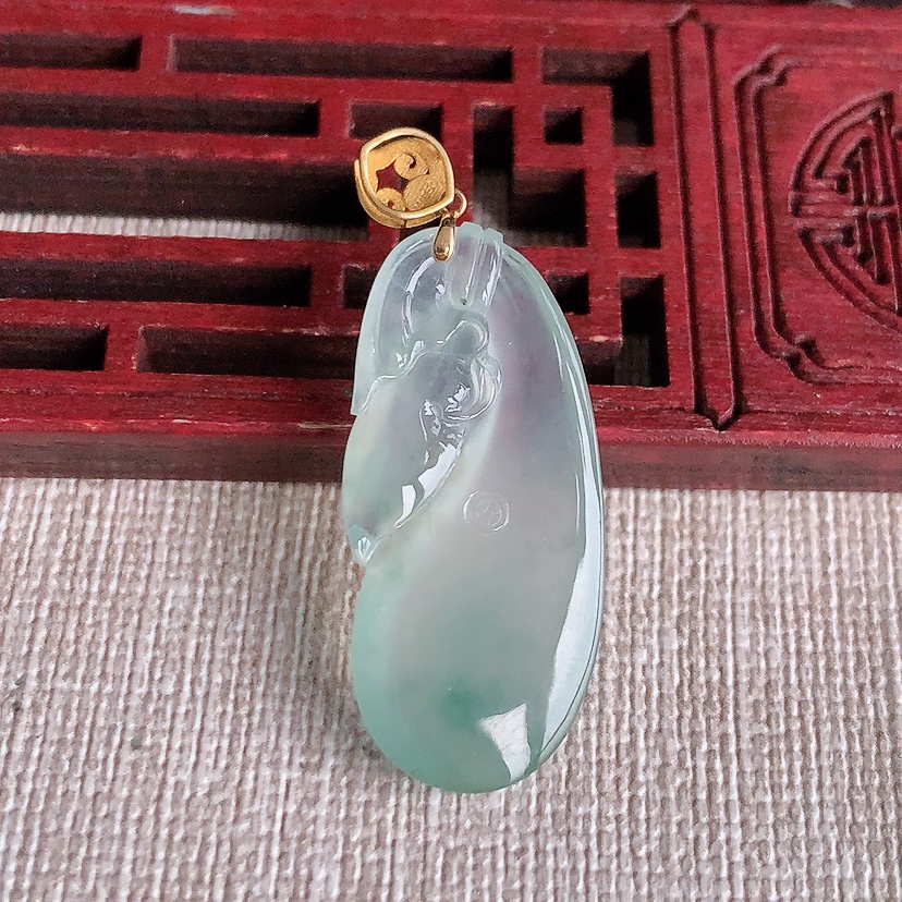 天然A货翡翠18K金扣头飘花福袋代代有钱吊坠 
尺寸30.7-14.3-5mm 重量4.38g 03
