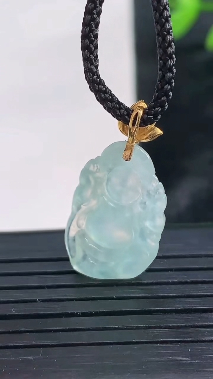 天然A货翡翠财神爷吊坠尺寸21-12-4.4重量:1.83g
3月27日