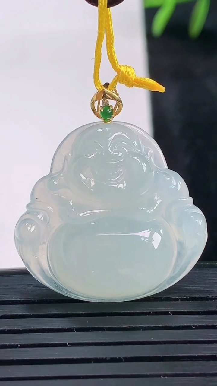 天然A货翡翠佛公吊坠尺寸25.9-27.5-6.1重量:6.45g
3月27日