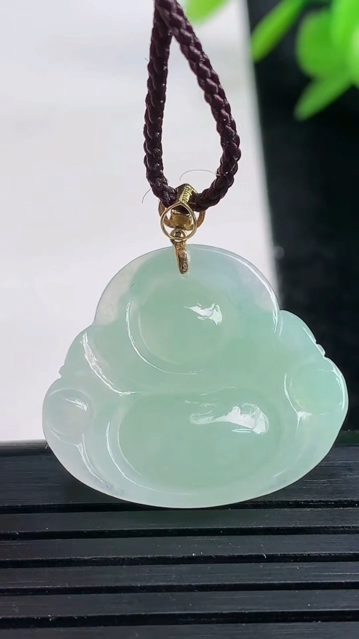 天然A货翡翠佛公吊坠尺寸21.6-24.8-5.6重量:4.35g
3月27日