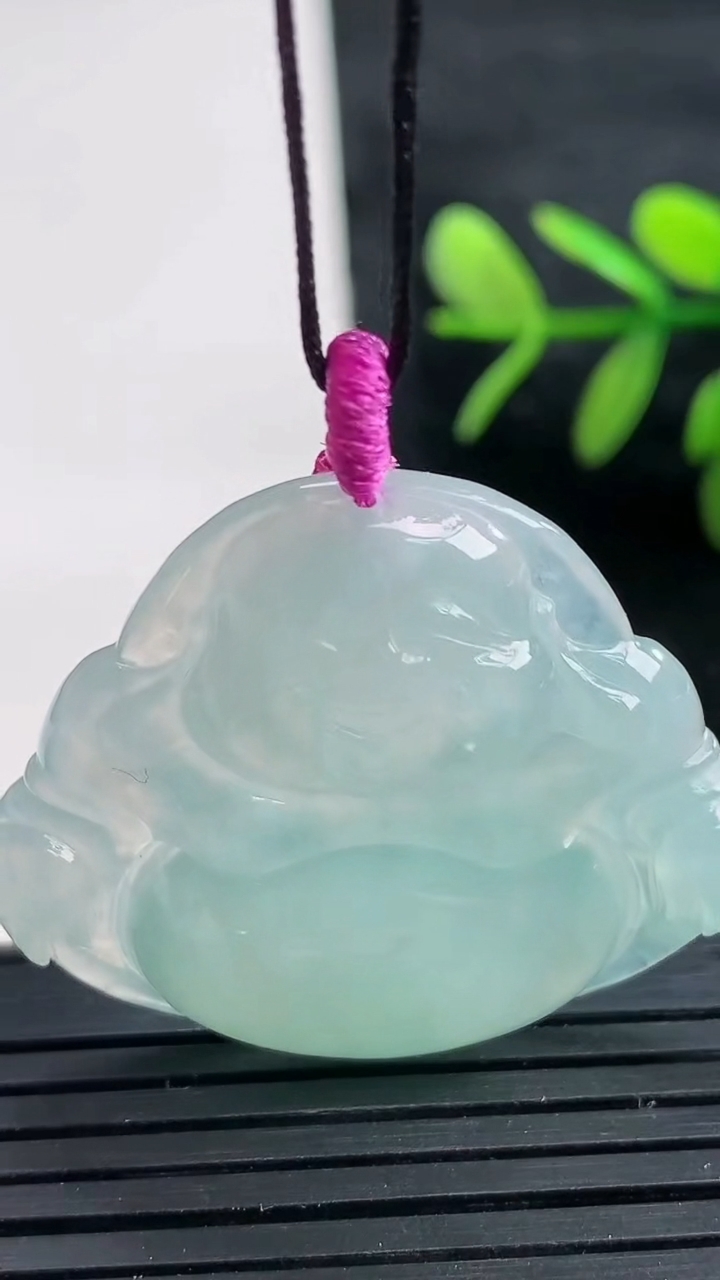 天然A货翡翠佛公吊坠尺寸33.1-36.8-5.6重量:10.70g
3月27日