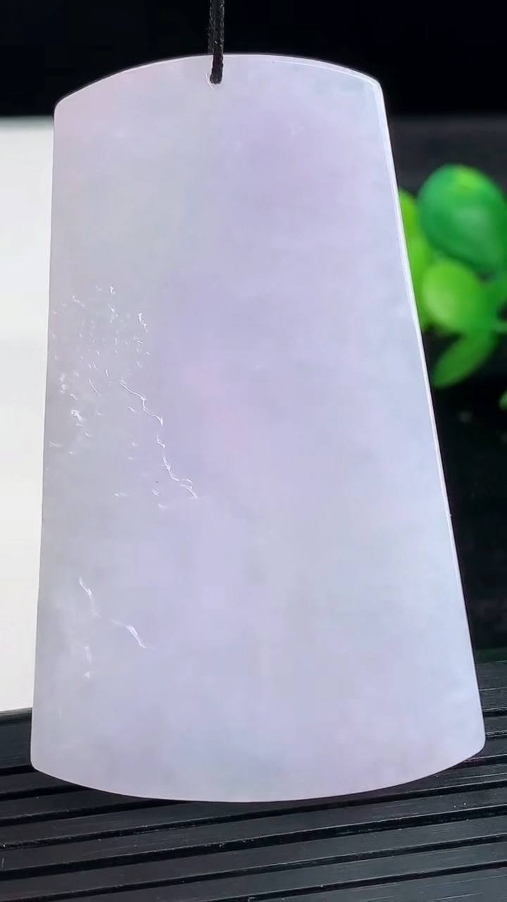 天然A货翡翠紫罗兰山水牌吊坠尺寸61.7-36.8-6.7重量:33.99g
3月27日