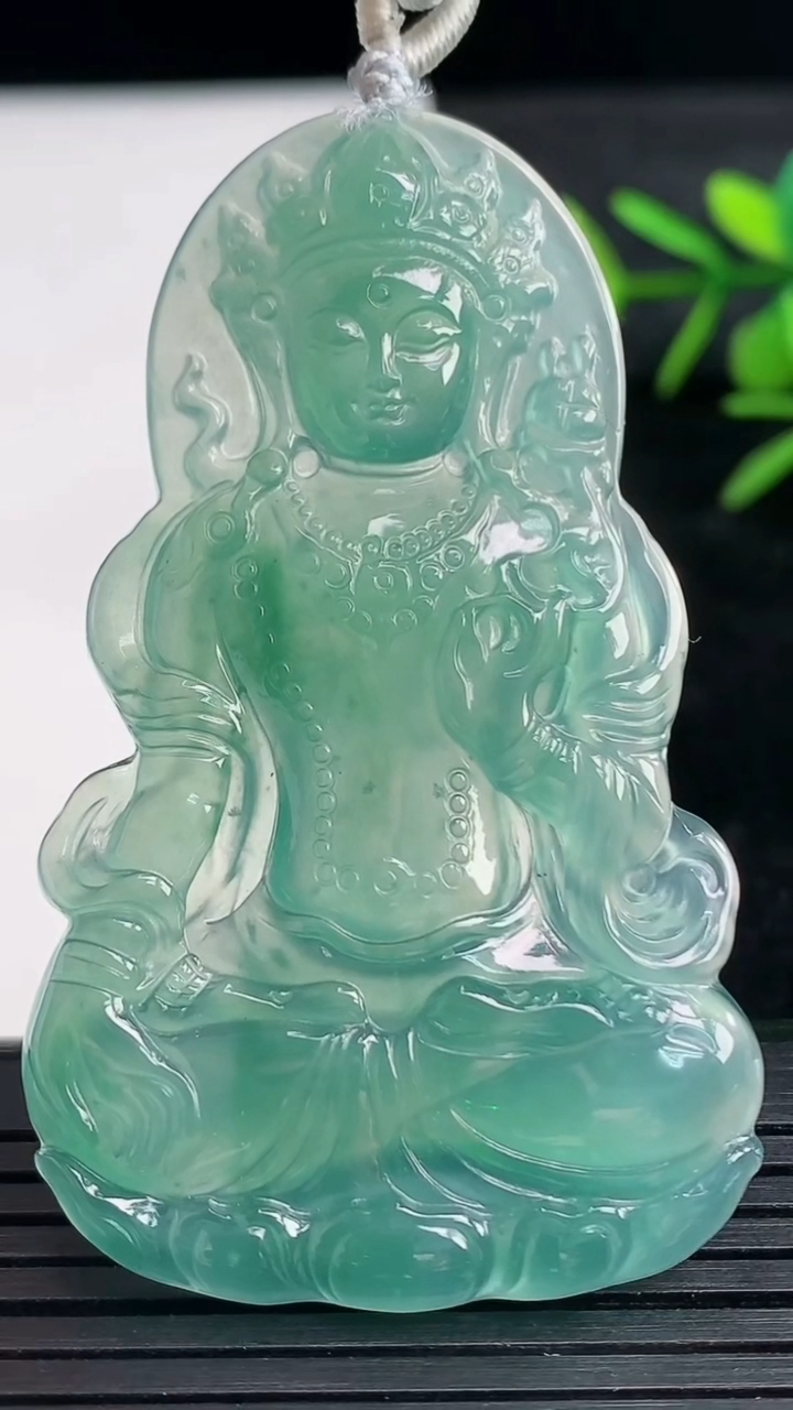 天然A货翡翠蓝水度母观音吊坠尺寸59.2-35.6-4.2重量:19.55g
3月27日