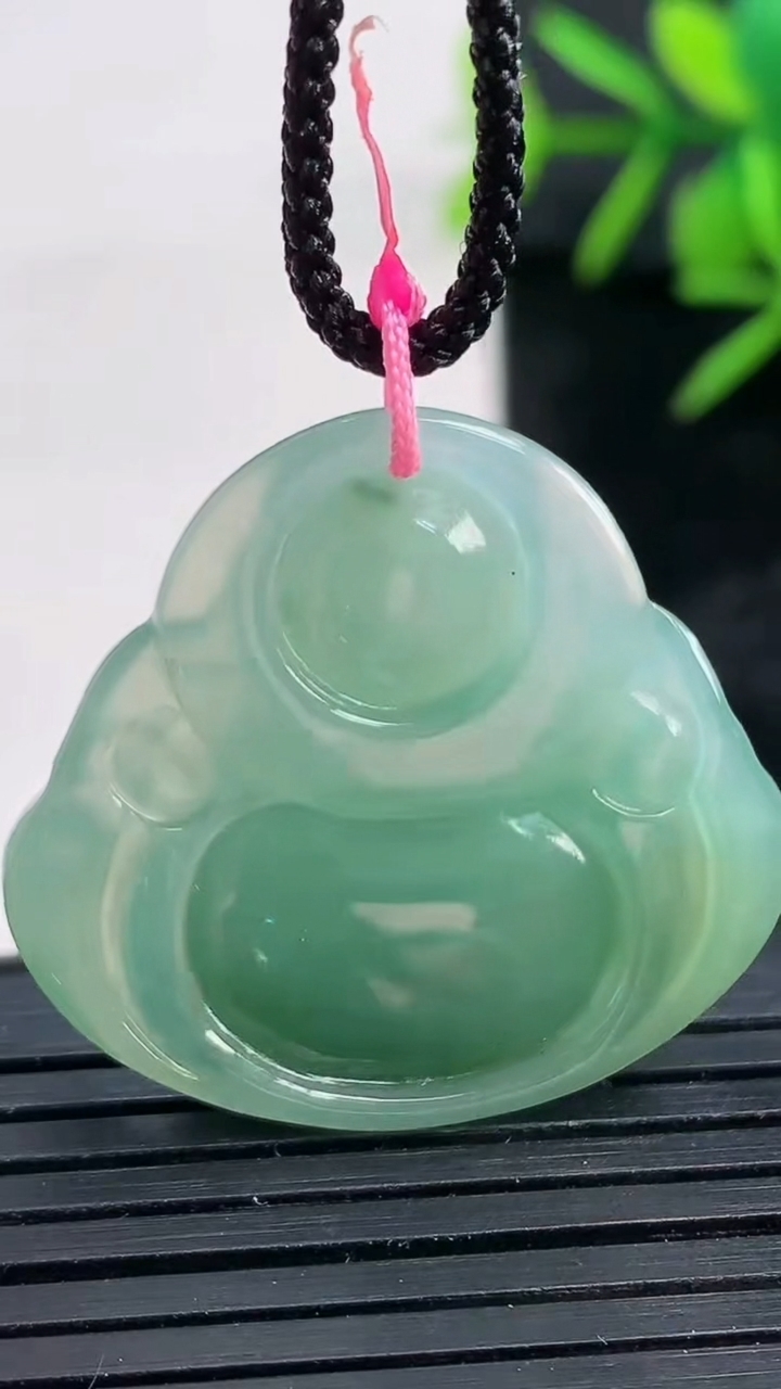 天然A货翡翠佛公吊坠尺寸28.2-30.3-6.6重量:8.62g
3月27日