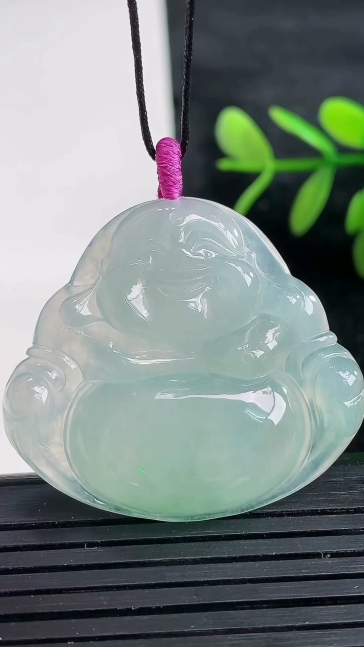 天然A货翡翠佛公吊坠尺寸33.1-36.8-5.6重量:10.70g
3月27日