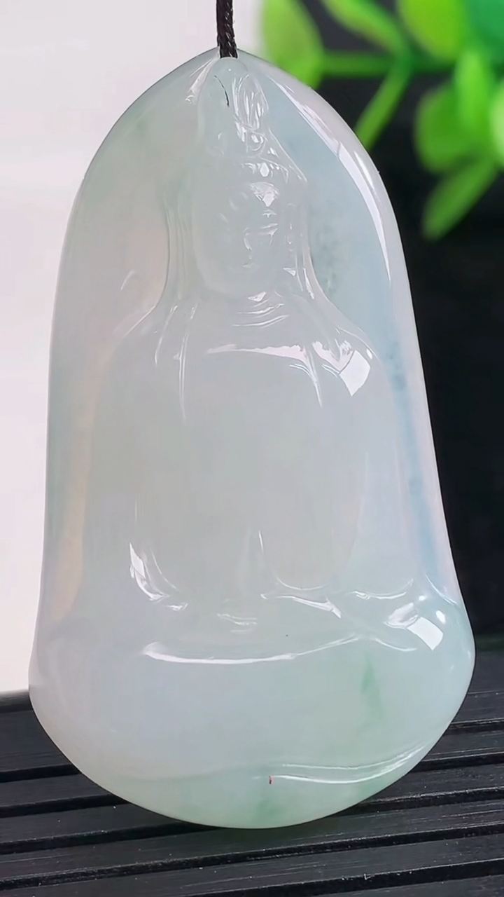 天然A货翡翠飘花观音菩萨吊坠尺寸45.8-26.4-5.7重量:13.03g
3月27日