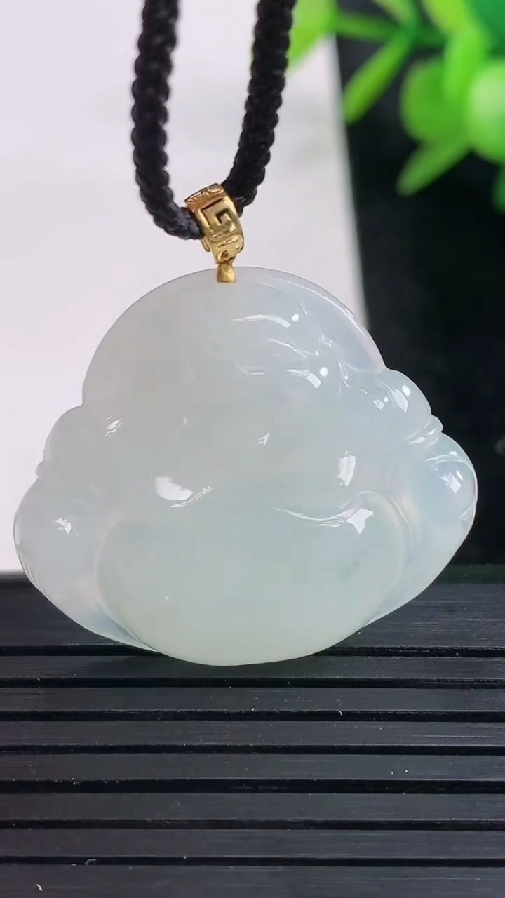 天然A货翡翠18K金飘花佛公吊坠尺寸26.8-30.1-5.9重量:7.10g
3月27日