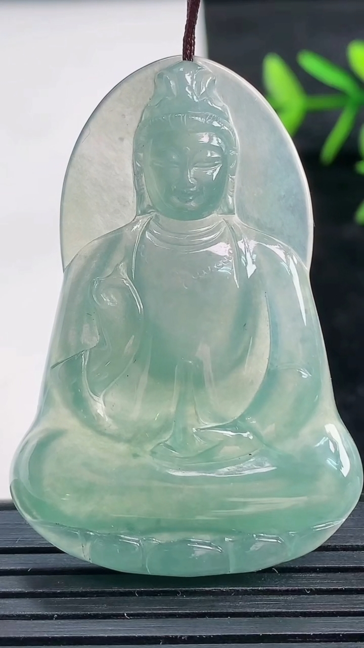 天然A货翡翠观音菩萨吊坠尺寸48.9-33.7-5.4重量:15.45g
3月27日