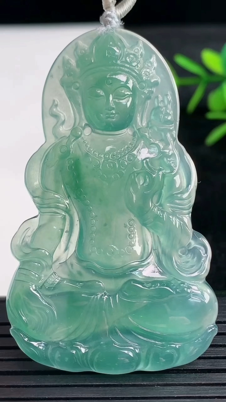 天然A货翡翠蓝水度母观音吊坠尺寸59.2-35.6-4.2重量:19.55g
3月27日