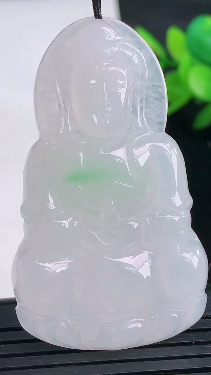 天然A货翡翠观音菩萨吊坠尺寸53.4-31.4-5.2重量:15.00g
3月27日