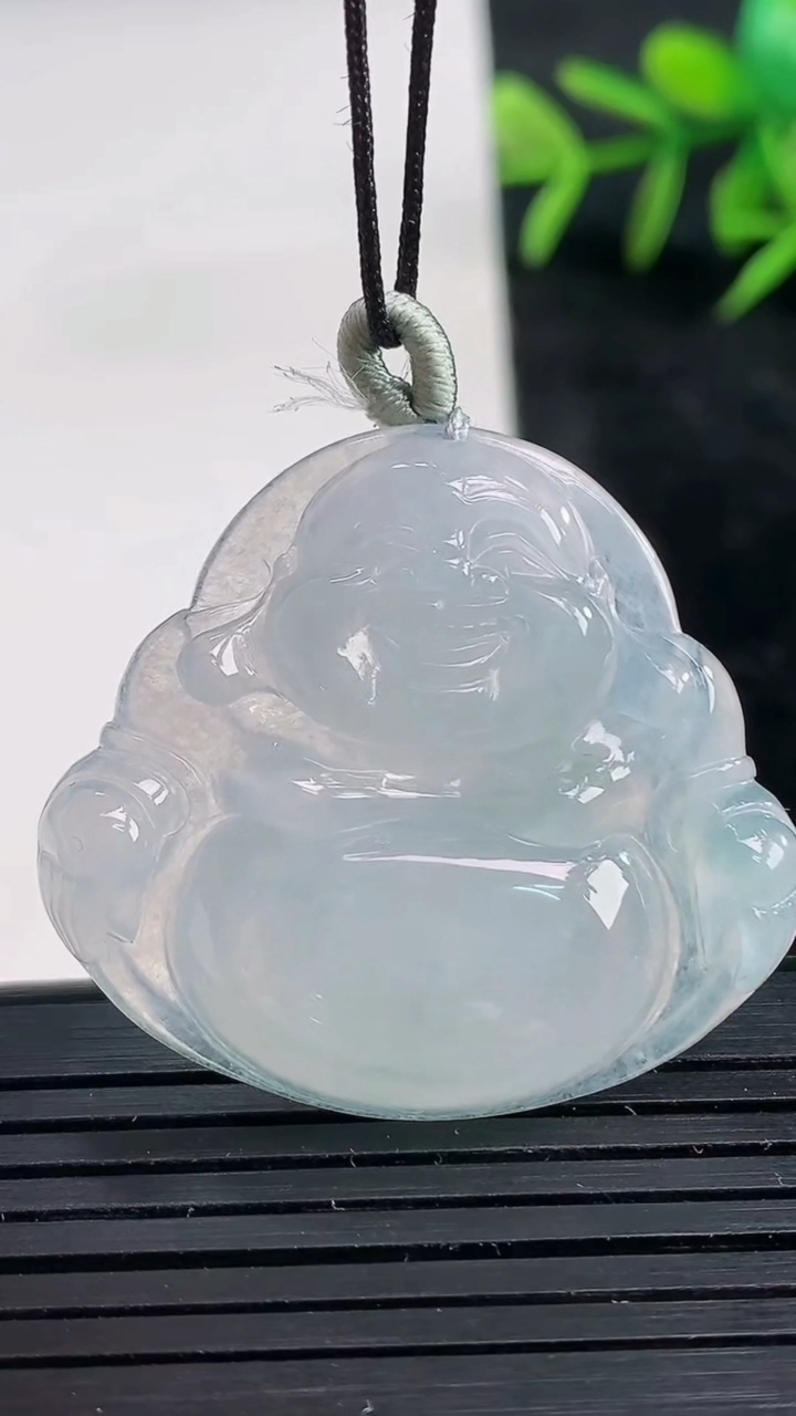 天然A货翡翠佛公吊坠尺寸32.9-36.2-6重量:10.81g
3月27日