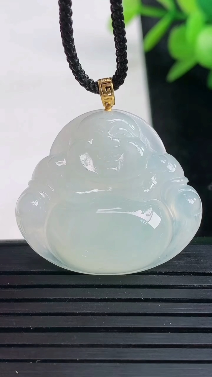 天然A货翡翠18K金飘花佛公吊坠尺寸26.8-30.1-5.9重量:7.10g
3月27日