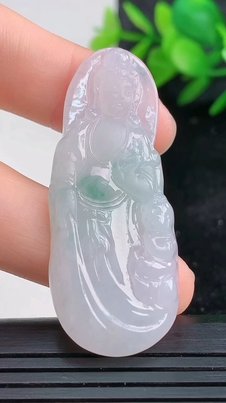 天然A货翡翠冰种飘花观音菩萨吊坠尺寸47.1-19.4-5重量:9.47g
3月27日